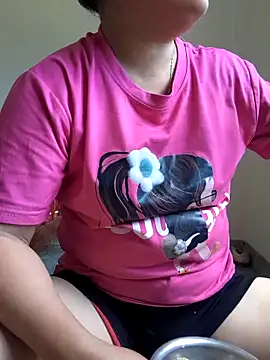Snapshot of mai-mai-97 chatting on May 13, 5:47 am mai-mai-97 online show from May 13, 5:47 am
