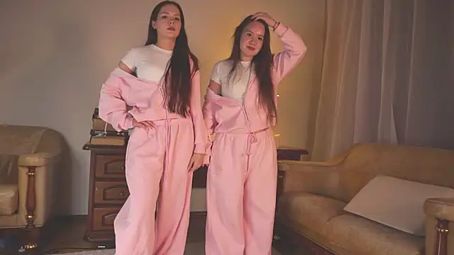 Snapshot of VirginiaRowe chatting on November 25, 2:28 pm VirginiaRowe online show from November 25, 2:28 pm