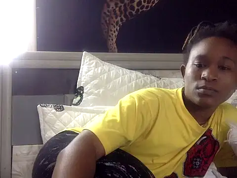 JuicyEbonyGoddess online show from April 4, 12:01 pm