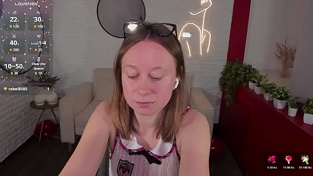 Brooke lover online show from March 6, 9:10 pm