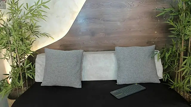 Snapshot of Lola_saenz_ chatting on December 2, 11:56 am Lola saenz online show from December 2, 11:56 am