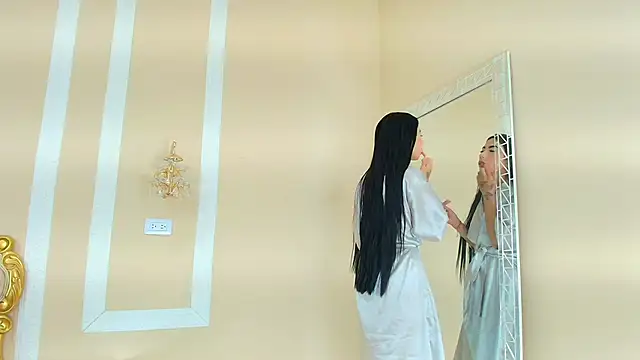 HallieStone online show from January 8, 1:39 pm