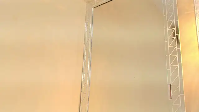 HallieStone online show from April 15, 12:21 pm