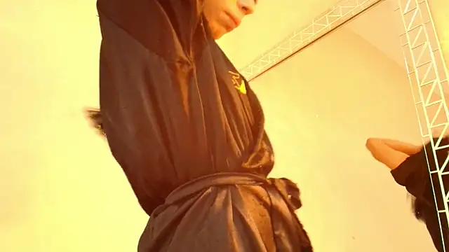 HallieStone online show from April 13, 12:20 pm