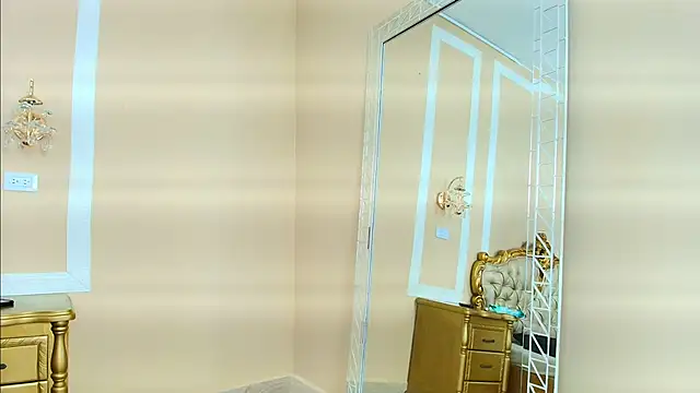 HallieStone online show from December 15, 3:07 pm