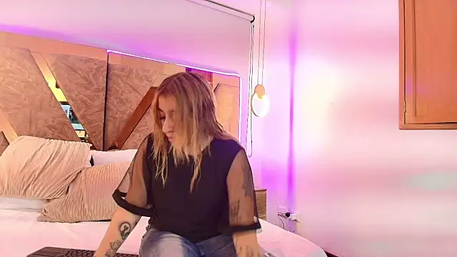 Snapshot of emma_cook_ chatting on November 28, 9:26 pm emma cook online show from November 28, 9:26 pm