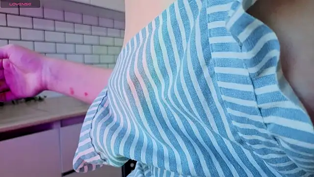 Me1inMonro online show from April 2, 5:36 am