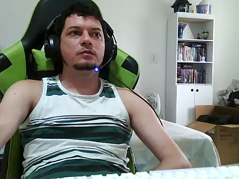 Snapshot of Fussador chatting on November 24, 5:35 pm Fussador online show from November 24, 5:35 pm