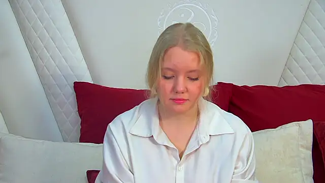 EmilyEvanse online show from December 18, 6:51 am