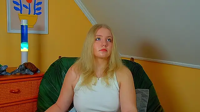 Snapshot of EmilyEvanse chatting on November 29, 6:13 am EmilyEvanse online show from November 29, 6:13 am