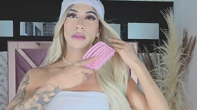 megan lenon online show from February 4, 8:04 pm