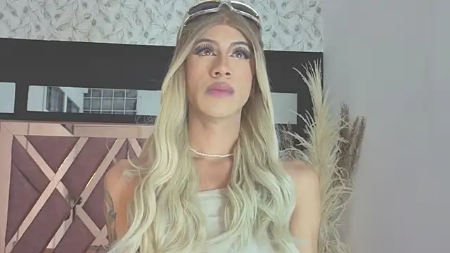 megan lenon online show from February 12, 11:59 pm