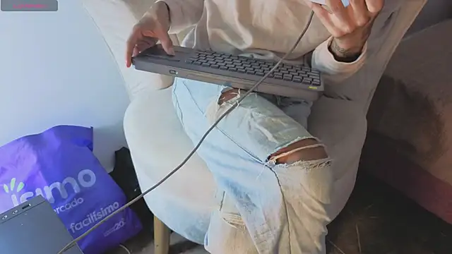 megan lenon online show from February 15, 1:39 am