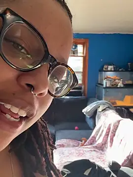 hazeleyedemonx13 online show from April 16, 9:39 pm