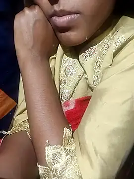 Hot Naira  online show from December 3, 11:09 am