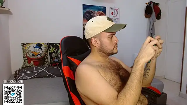 Snapshot of holegape chatting on February 19, 2:47 pm holegape online show from February 19, 2:47 pm