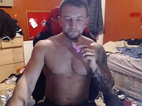 Snapshot of kiltedbody chatting on November 24, 6:52 pm kiltedbody online show from November 24, 6:52 pm