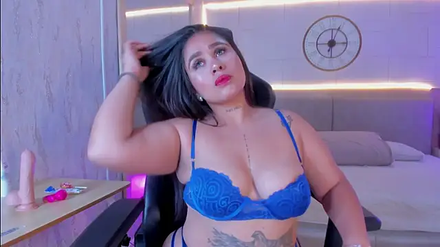 Julietaa 1 online show from December 3, 7:35 pm