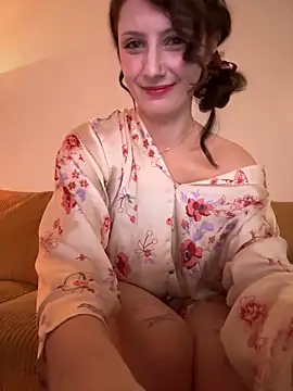 lilliabloom online show from February 11, 5:40 am