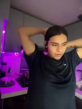 SaraAndrade  online show from April 9, 11:38 am