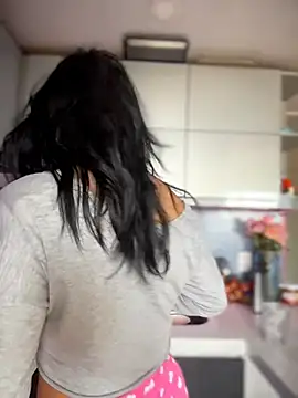 SaraAndrade  online show from April 11, 12:31 pm