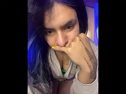 SaraAndrade  online show from January 16, 1:37 pm