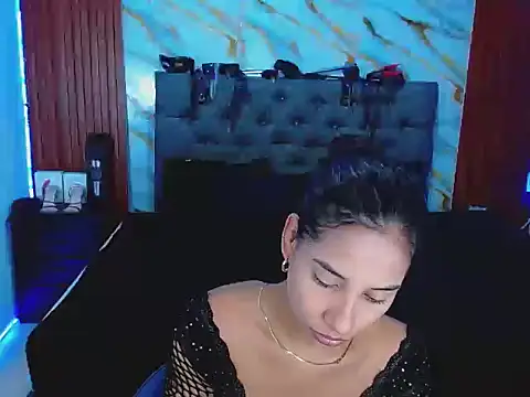 Meryandcris online show from December 3, 1:32 pm