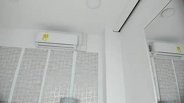 niicole steele  online show from December 5, 8:06 pm