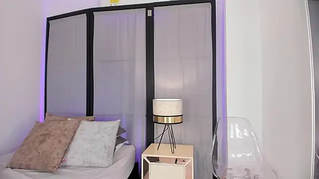 niicole steele  online show from February 28, 5:56 pm