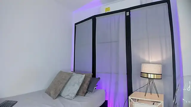 niicole steele  online show from January 7, 7:08 pm