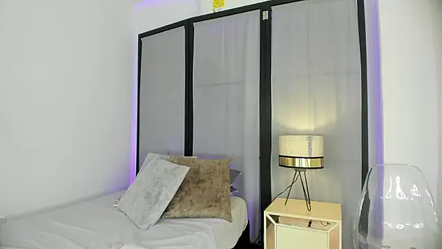 niicole steele  online show from March 13, 10:04 pm