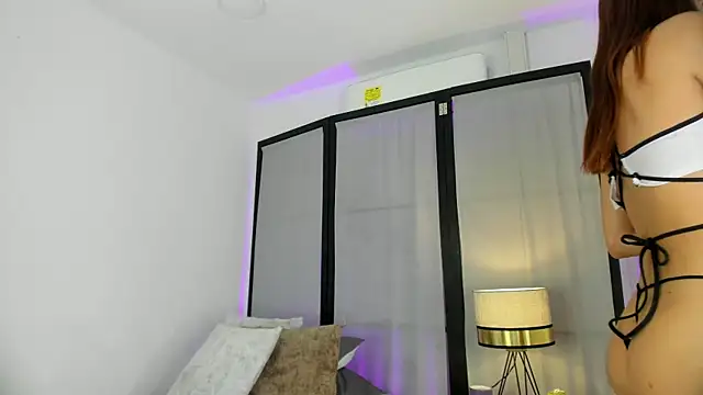 niicole steele  online show from March 31, 9:06 pm