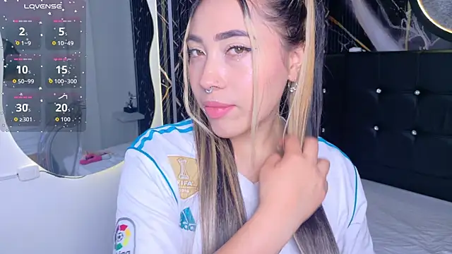 Snapshot of Manuela_Velvet chatting on November 30, 4:24 am Manuela Velvet online show from November 30, 4:24 am