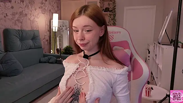 eva aria online show from April 7, 8:10 pm