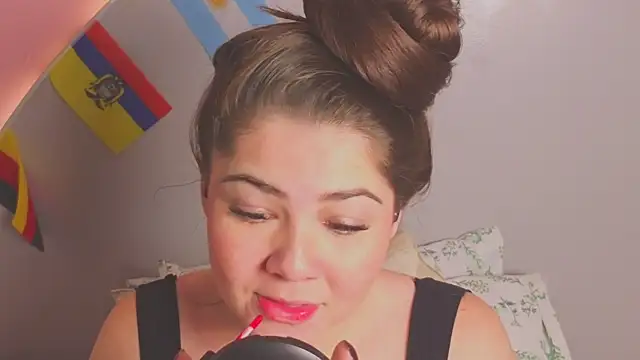 Snapshot of amyvans_ chatting on July 8, 9:04 pm amyvans online show from July 8, 9:04 pm