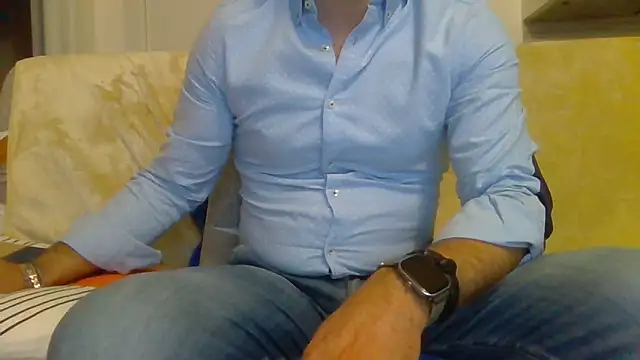 Snapshot of Eroshotlicker chatting on April 23, 8:43 pm Eroshotlicker online show from April 23, 8:43 pm