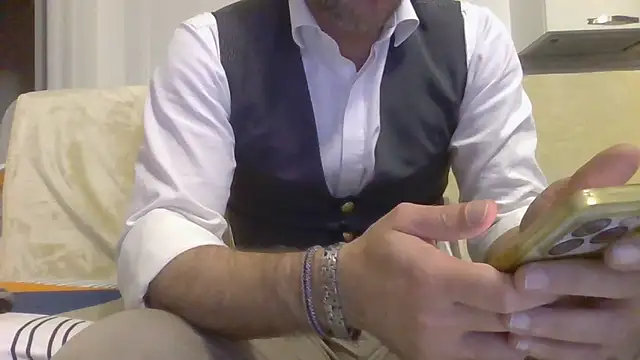Snapshot of Eroshotlicker chatting on May 6, 9:08 pm Eroshotlicker online show from May 6, 9:08 pm