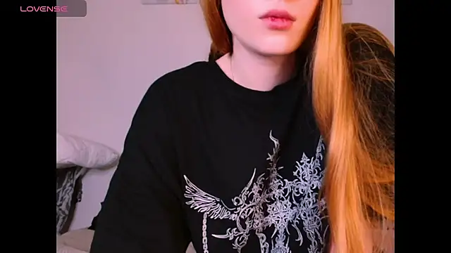 Snapshot of _Milana_Sparkl75_ chatting on February 5, 5:09 pm Milana Sparkl75 online show from February 5, 5:09 pm