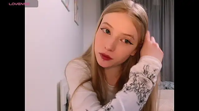 Snapshot of _Milana_Sparkl75_ chatting on December 3, 1:39 am Milana Sparkl75 online show from December 3, 1:39 am