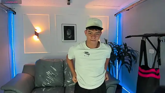 Snapshot of Paul_27_ chatting on November 30, 2:01 am Paul 27 online show from November 30, 2:01 am