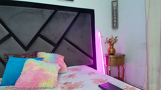 TashaNaughty4u online show from December 5, 12:15 pm