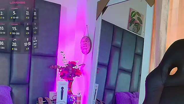 TashaNaughty4u online show from May 18, 3:17 pm