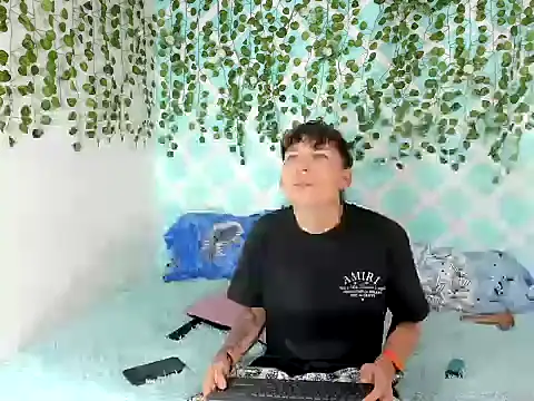 bradboyhot06 online show from December 16, 7:51 pm