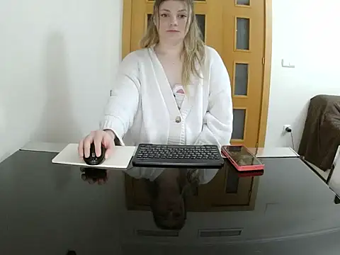 Snapshot of Adelyxveex chatting on February 3, 11:43 pm Adelyxveex online show from February 3, 11:43 pm