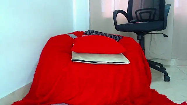 Milytylor online show from April 1, 1:01 pm