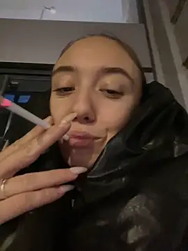 Snapshot of CristinaSw chatting on December 17, 8:14 pm CristinaSw online show from December 17, 8:14 pm