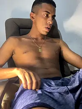 Snapshot of pablof5 chatting on December 19, 12:03 am pablof5 online show from December 19, 12:03 am