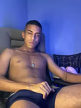 Snapshot of pablof5 chatting on February 26, 12:32 am pablof5 online show from February 26, 12:32 am