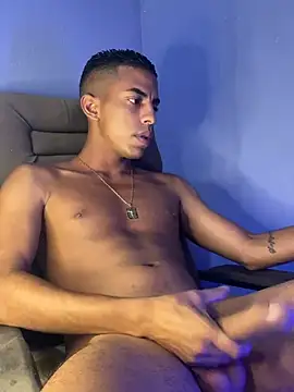 Snapshot of pablof5 chatting on February 7, 7:11 pm pablof5 online show from February 7, 7:11 pm