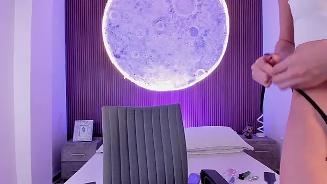 IvannaVolk  online show from December 20, 4:48 am